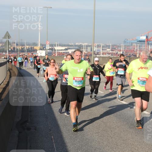 03.10.2025 - Köhlbrandbrückenlauf Yannick Fuchs http://msf.ph/oto/9180185 03.10.2025 08:53:51 Position 2 1734, 2739 meine-sportfotos.de