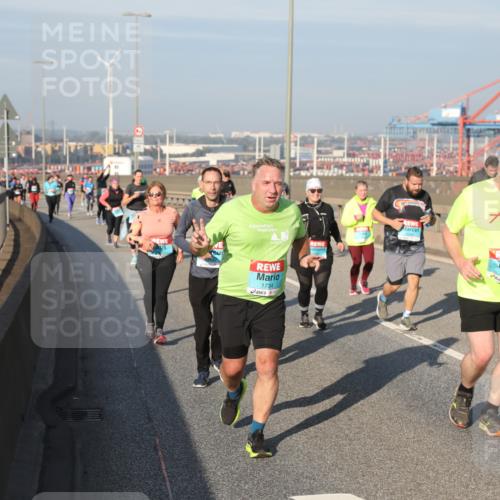 03.10.2025 - Köhlbrandbrückenlauf Yannick Fuchs http://msf.ph/oto/9180192 03.10.2025 08:53:51 Position 2 1734, 2739 meine-sportfotos.de