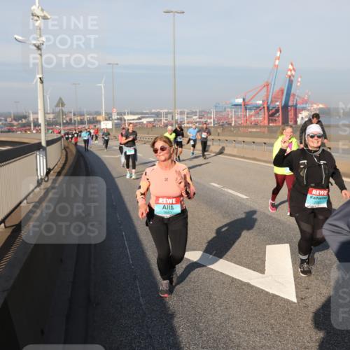 03.10.2025 - Köhlbrandbrückenlauf Yannick Fuchs http://msf.ph/oto/9180217 03.10.2025 08:53:55 Position 2 1683, 2787, 313 meine-sportfotos.de