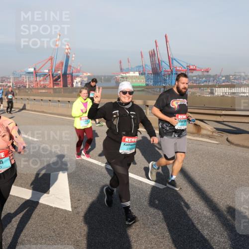 03.10.2025 - Köhlbrandbrückenlauf Yannick Fuchs http://msf.ph/oto/9180221 03.10.2025 08:53:55 Position 2 1683, 2787, 118 meine-sportfotos.de