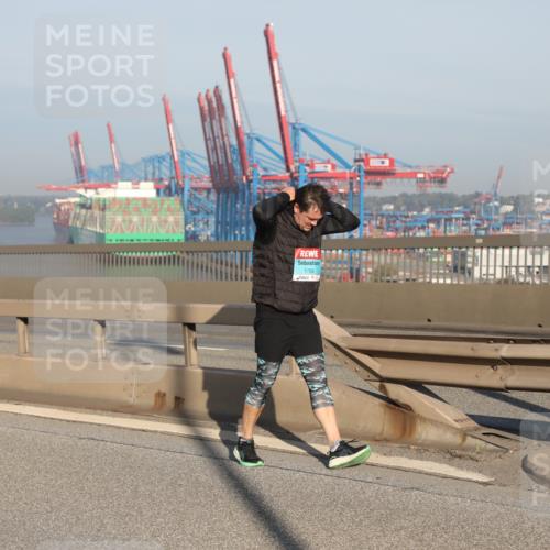 03.10.2025 - Köhlbrandbrückenlauf Yannick Fuchs http://msf.ph/oto/9180236 03.10.2025 08:53:58 Position 2 1759 meine-sportfotos.de