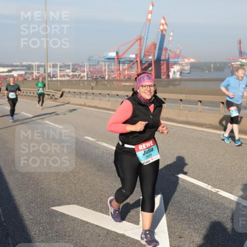 03.10.2025 - Köhlbrandbrückenlauf Yannick Fuchs http://msf.ph/oto/9180257 03.10.2025 08:54:01 Position 2 2829 meine-sportfotos.de