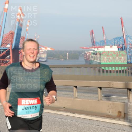 03.10.2025 - Köhlbrandbrückenlauf Yannick Fuchs http://msf.ph/oto/9180267 03.10.2025 08:54:07 Position 2 1571 meine-sportfotos.de