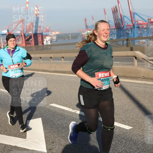 03.10.2025 - Köhlbrandbrückenlauf Yannick Fuchs http://msf.ph/oto/9180273 03.10.2025 08:54:07 Position 2 2304, 71 meine-sportfotos.de