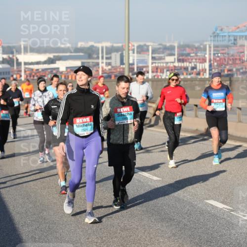 03.10.2025 - Köhlbrandbrückenlauf Yannick Fuchs http://msf.ph/oto/9180293 03.10.2025 08:54:12 Position 2 1983, 2524 meine-sportfotos.de