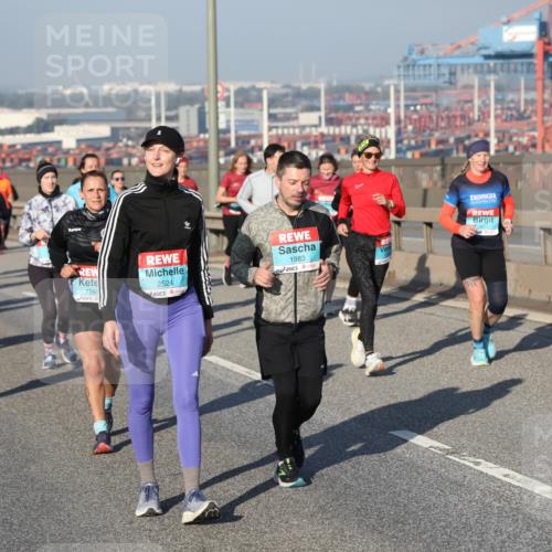 03.10.2025 - Köhlbrandbrückenlauf Yannick Fuchs http://msf.ph/oto/9180296 03.10.2025 08:54:13 Position 2 1937, 2524, 1983 meine-sportfotos.de
