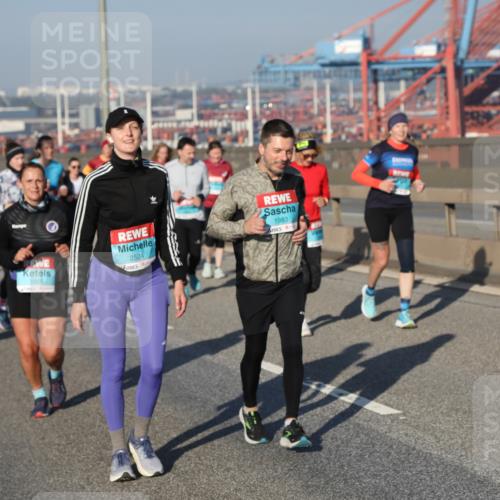 03.10.2025 - Köhlbrandbrückenlauf Yannick Fuchs http://msf.ph/oto/9180299 03.10.2025 08:54:14 Position 2 1907, 2524, 1983 meine-sportfotos.de