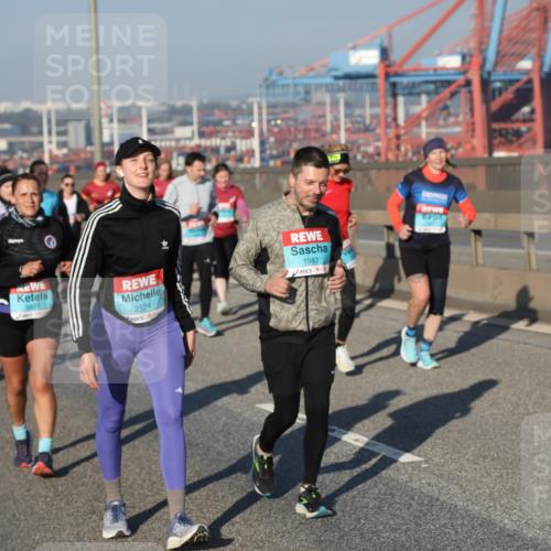 03.10.2025 - Köhlbrandbrückenlauf Yannick Fuchs http://msf.ph/oto/9180301 03.10.2025 08:54:14 Position 2 1907, 2524, 1983 meine-sportfotos.de