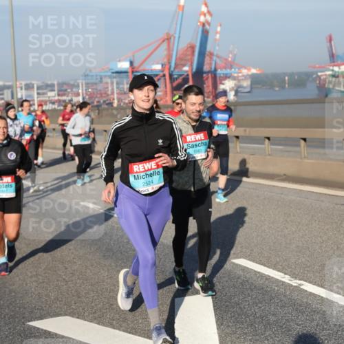 03.10.2025 - Köhlbrandbrückenlauf Yannick Fuchs http://msf.ph/oto/9180306 03.10.2025 08:54:15 Position 2 2524, 1983 meine-sportfotos.de