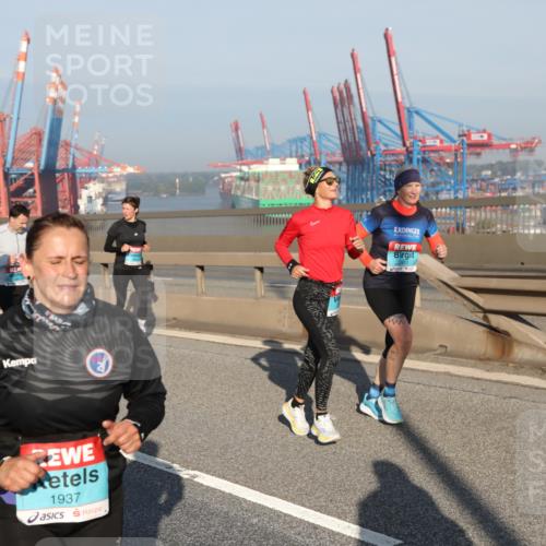 03.10.2025 - Köhlbrandbrückenlauf Yannick Fuchs http://msf.ph/oto/9180324 03.10.2025 08:54:17 Position 2 1697, 1937, 2970 meine-sportfotos.de