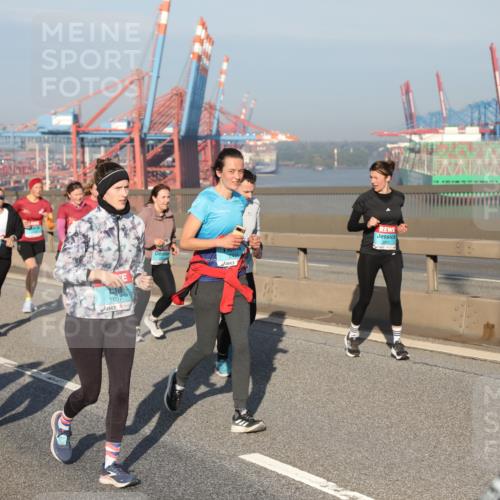 03.10.2025 - Köhlbrandbrückenlauf Yannick Fuchs http://msf.ph/oto/9180325 03.10.2025 08:54:18 Position 2 2303, 1697 meine-sportfotos.de