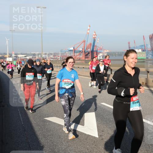 03.10.2025 - Köhlbrandbrückenlauf Yannick Fuchs http://msf.ph/oto/9180342 03.10.2025 08:54:20 Position 2 985, 230 meine-sportfotos.de