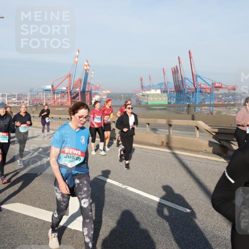 03.10.2025 - Köhlbrandbrückenlauf Yannick Fuchs http://msf.ph/oto/9180345 03.10.2025 08:54:21 Position 2 1990, 185, 230 meine-sportfotos.de