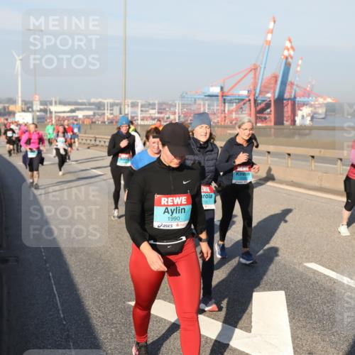 03.10.2025 - Köhlbrandbrückenlauf Yannick Fuchs http://msf.ph/oto/9180349 03.10.2025 08:54:22 Position 2 1990, 110 meine-sportfotos.de