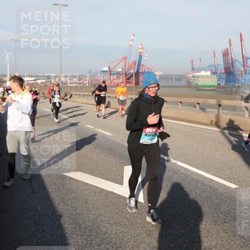 03.10.2025 - Köhlbrandbrückenlauf Yannick Fuchs http://msf.ph/oto/9180362 03.10.2025 08:54:26 Position 2 256 meine-sportfotos.de