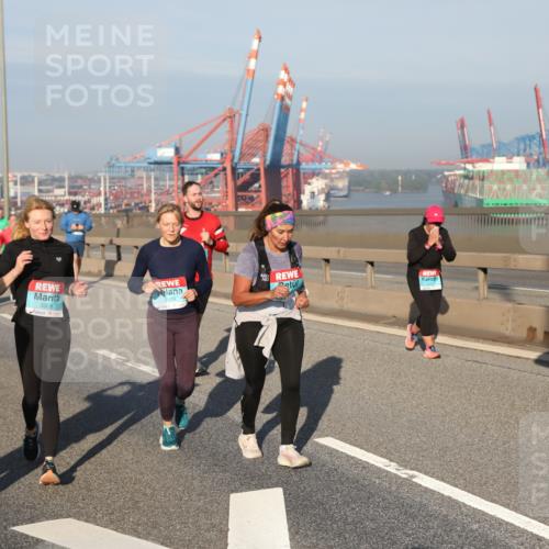 03.10.2025 - Köhlbrandbrückenlauf Yannick Fuchs http://msf.ph/oto/9180385 03.10.2025 08:54:30 Position 2 3306, 3408, 1855 meine-sportfotos.de