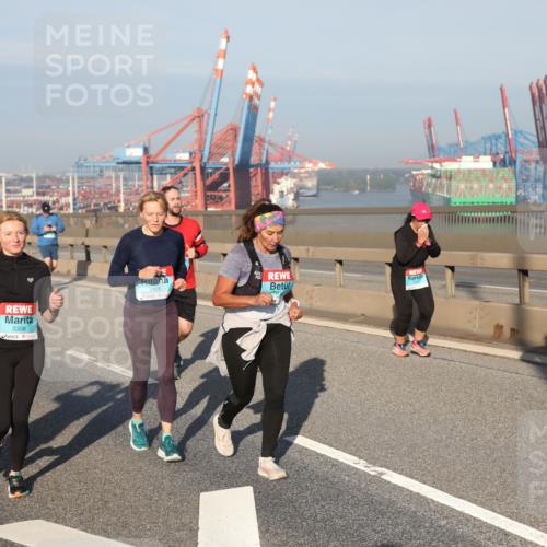 03.10.2025 - Köhlbrandbrückenlauf Yannick Fuchs http://msf.ph/oto/9180387 03.10.2025 08:54:30 Position 2 3306, 185, 3408 meine-sportfotos.de