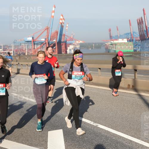 03.10.2025 - Köhlbrandbrückenlauf Yannick Fuchs http://msf.ph/oto/9180390 03.10.2025 08:54:30 Position 2 3306, 3408, 191 meine-sportfotos.de