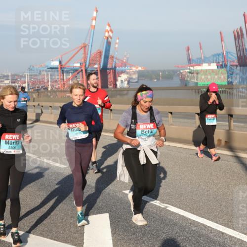 03.10.2025 - Köhlbrandbrückenlauf Yannick Fuchs http://msf.ph/oto/9180392 03.10.2025 08:54:30 Position 2 3306, 3408, 191 meine-sportfotos.de