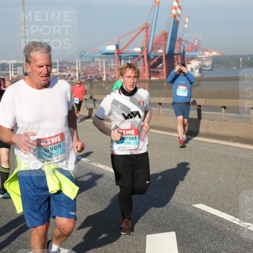 03.10.2025 - Köhlbrandbrückenlauf Yannick Fuchs http://msf.ph/oto/9180417 03.10.2025 08:54:35 Position 2 2417, 1996 meine-sportfotos.de
