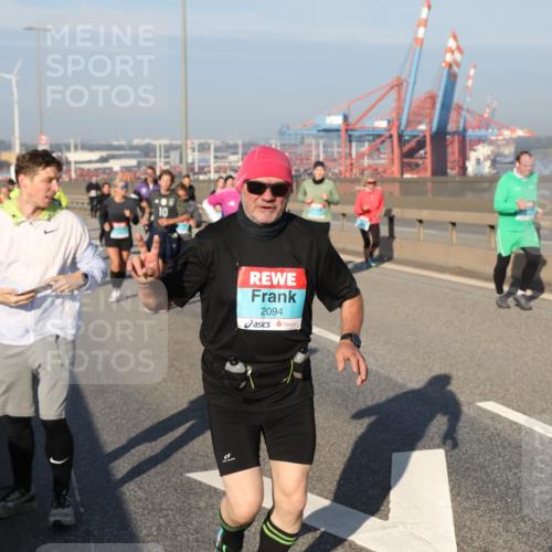03.10.2025 - Köhlbrandbrückenlauf Yannick Fuchs http://msf.ph/oto/9180430 03.10.2025 08:54:38 Position 2 10, 2094 meine-sportfotos.de