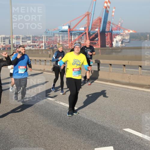03.10.2025 - Köhlbrandbrückenlauf Yannick Fuchs http://msf.ph/oto/9180509 03.10.2025 08:54:50 Position 2 3455, 3163, 3279 meine-sportfotos.de