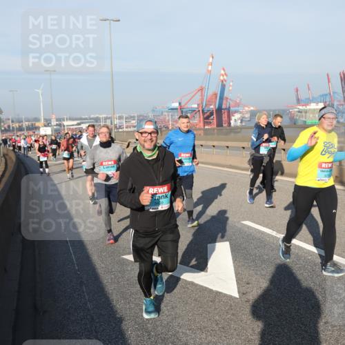 03.10.2025 - Köhlbrandbrückenlauf Yannick Fuchs http://msf.ph/oto/9180526 03.10.2025 08:54:52 Position 2 155, 3279 meine-sportfotos.de