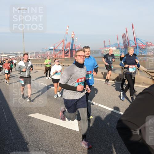 03.10.2025 - Köhlbrandbrückenlauf Yannick Fuchs http://msf.ph/oto/9180531 03.10.2025 08:54:53 Position 2 3163 meine-sportfotos.de