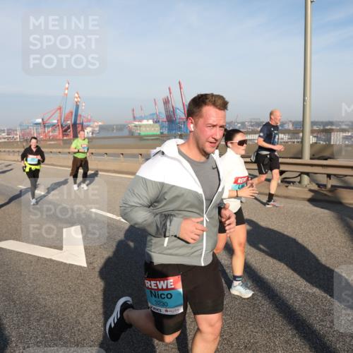03.10.2025 - Köhlbrandbrückenlauf Yannick Fuchs http://msf.ph/oto/9180548 03.10.2025 08:54:55 Position 2 3230 meine-sportfotos.de