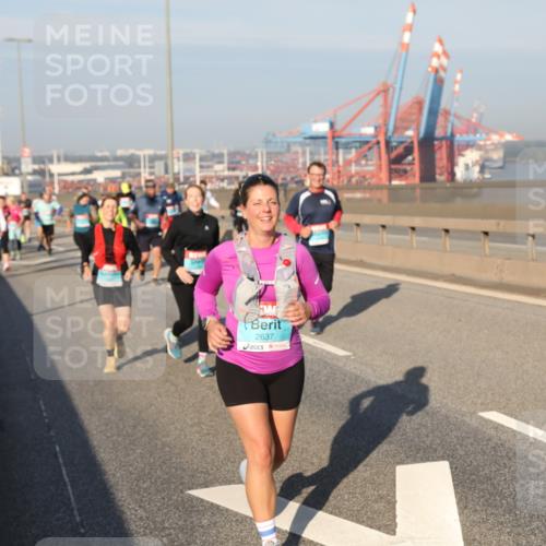 03.10.2025 - Köhlbrandbrückenlauf Yannick Fuchs http://msf.ph/oto/9180591 03.10.2025 08:55:00 Position 2 2637 meine-sportfotos.de