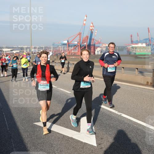 03.10.2025 - Köhlbrandbrückenlauf Yannick Fuchs http://msf.ph/oto/9180604 03.10.2025 08:55:03 Position 2 2511, 1440, 1732 meine-sportfotos.de