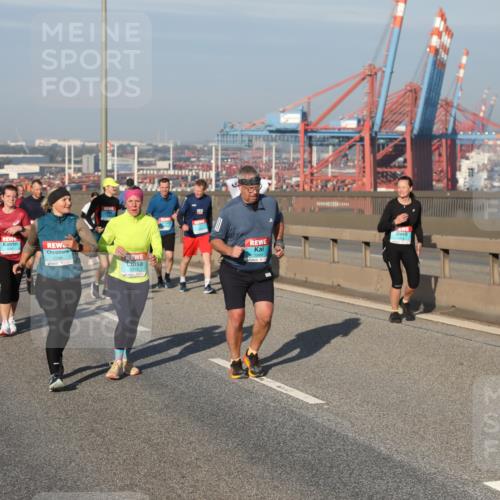 03.10.2025 - Köhlbrandbrückenlauf Yannick Fuchs http://msf.ph/oto/9180616 03.10.2025 08:55:04 Position 2 2296, 1993, 2213 meine-sportfotos.de