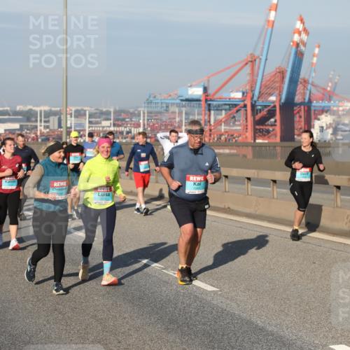 03.10.2025 - Köhlbrandbrückenlauf Yannick Fuchs http://msf.ph/oto/9180622 03.10.2025 08:55:05 Position 2 1993, 2213 meine-sportfotos.de