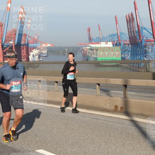 03.10.2025 - Köhlbrandbrückenlauf Yannick Fuchs http://msf.ph/oto/9180631 03.10.2025 08:55:06 Position 2 2213, 1993, 1895 meine-sportfotos.de