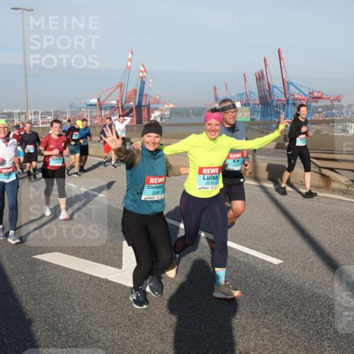 03.10.2025 - Köhlbrandbrückenlauf Yannick Fuchs http://msf.ph/oto/9180649 03.10.2025 08:55:07 Position 2 1993, 2296, 2213 meine-sportfotos.de