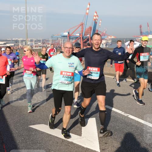 03.10.2025 - Köhlbrandbrückenlauf Yannick Fuchs http://msf.ph/oto/9180681 03.10.2025 08:55:11 Position 2 2847, 1436, 2848, 1539 meine-sportfotos.de