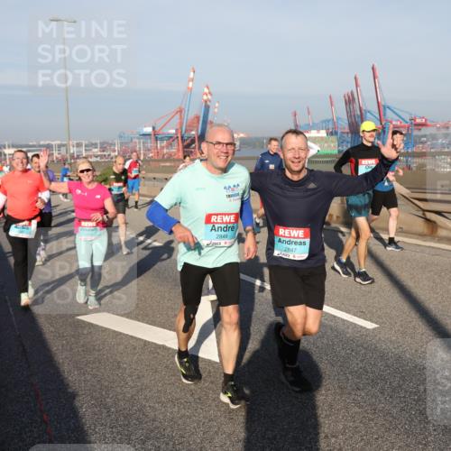 03.10.2025 - Köhlbrandbrückenlauf Yannick Fuchs http://msf.ph/oto/9180689 03.10.2025 08:55:12 Position 2 1436, 20, 24, 2848, 2847 meine-sportfotos.de