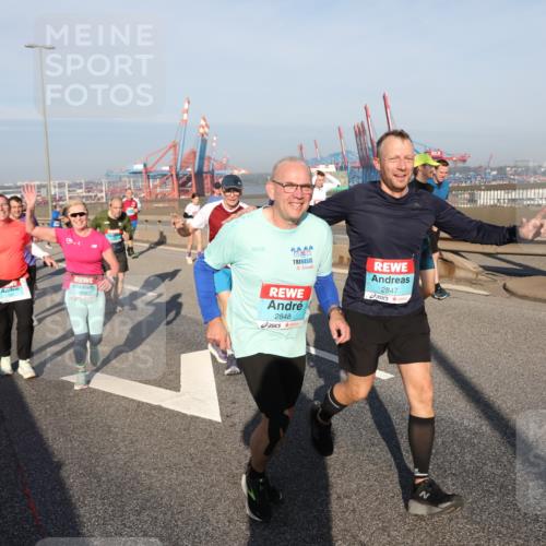03.10.2025 - Köhlbrandbrückenlauf Yannick Fuchs http://msf.ph/oto/9180695 03.10.2025 08:55:12 Position 2 2847, 2848, 18 meine-sportfotos.de
