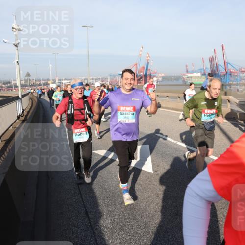 03.10.2025 - Köhlbrandbrückenlauf Yannick Fuchs http://msf.ph/oto/9180723 03.10.2025 08:55:14 Position 2 1930, 3483, 1713 meine-sportfotos.de