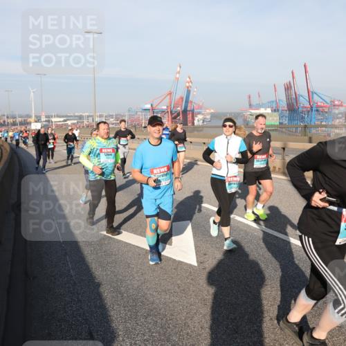 03.10.2025 - Köhlbrandbrückenlauf Yannick Fuchs http://msf.ph/oto/9180755 03.10.2025 08:55:17 Position 2 3703 meine-sportfotos.de