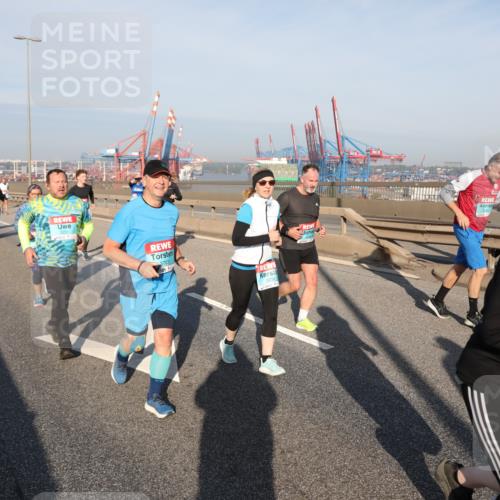 03.10.2025 - Köhlbrandbrückenlauf Yannick Fuchs http://msf.ph/oto/9180758 03.10.2025 08:55:18 Position 2 118 meine-sportfotos.de