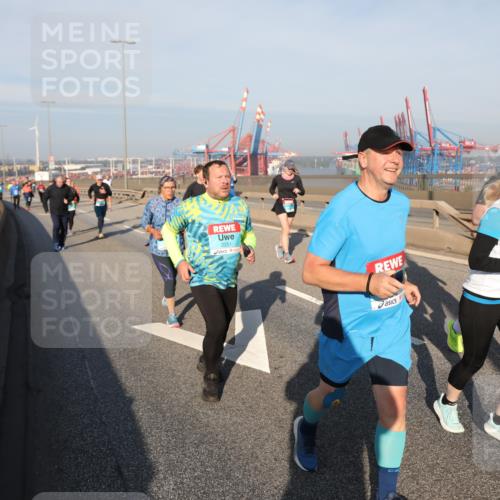03.10.2025 - Köhlbrandbrückenlauf Yannick Fuchs http://msf.ph/oto/9180766 03.10.2025 08:55:18 Position 2 2251, 3232 meine-sportfotos.de
