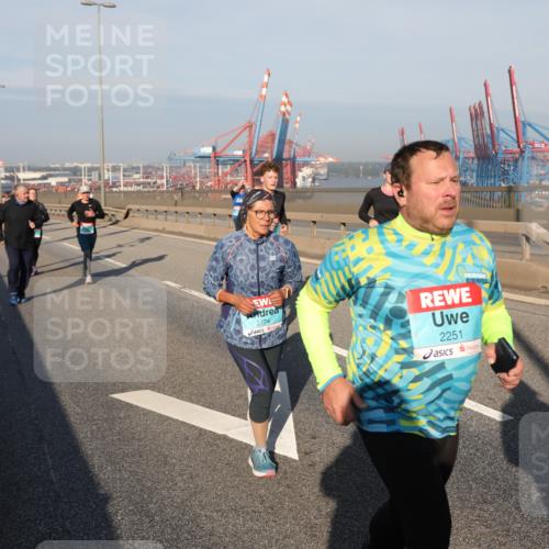 03.10.2025 - Köhlbrandbrückenlauf Yannick Fuchs http://msf.ph/oto/9180773 03.10.2025 08:55:19 Position 2 2774, 2251 meine-sportfotos.de