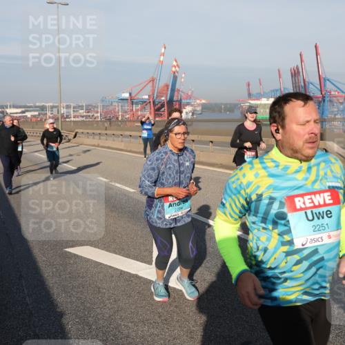 03.10.2025 - Köhlbrandbrückenlauf Yannick Fuchs http://msf.ph/oto/9180776 03.10.2025 08:55:19 Position 2 2774, 2251 meine-sportfotos.de