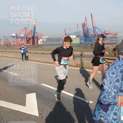 03.10.2025 - Köhlbrandbrückenlauf Yannick Fuchs http://msf.ph/oto/9180784 03.10.2025 08:55:20 Position 2 3291, 27 meine-sportfotos.de