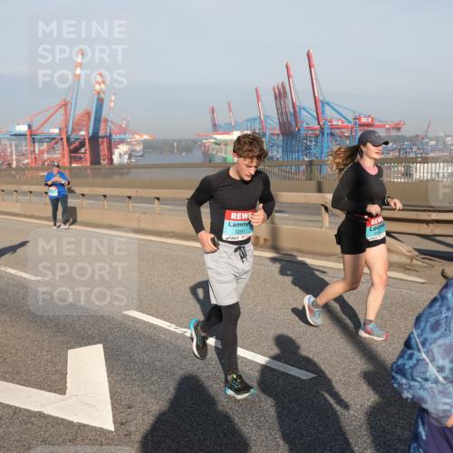 03.10.2025 - Köhlbrandbrückenlauf Yannick Fuchs http://msf.ph/oto/9180786 03.10.2025 08:55:20 Position 2 3291 meine-sportfotos.de