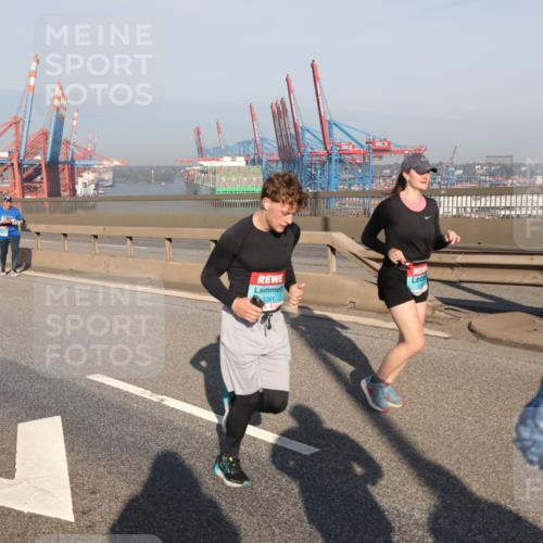 03.10.2025 - Köhlbrandbrückenlauf Yannick Fuchs http://msf.ph/oto/9180788 03.10.2025 08:55:20 Position 2 3291, 18 meine-sportfotos.de