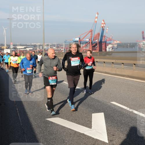 03.10.2025 - Köhlbrandbrückenlauf Yannick Fuchs http://msf.ph/oto/9180898 03.10.2025 08:55:35 Position 2 3090, 3089 meine-sportfotos.de