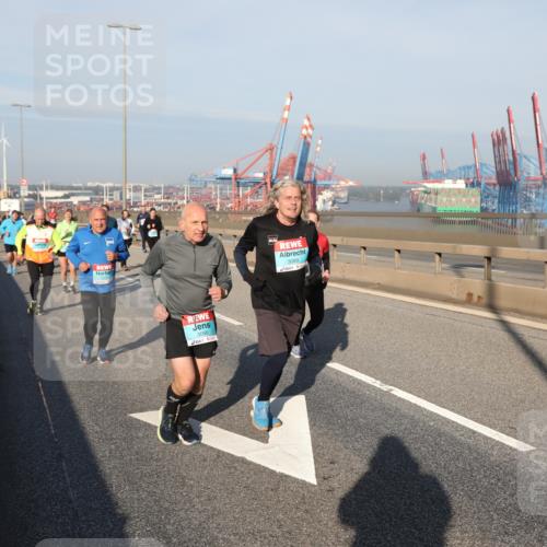03.10.2025 - Köhlbrandbrückenlauf Yannick Fuchs http://msf.ph/oto/9180903 03.10.2025 08:55:36 Position 2 3090, 3089 meine-sportfotos.de