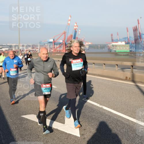 03.10.2025 - Köhlbrandbrückenlauf Yannick Fuchs http://msf.ph/oto/9180905 03.10.2025 08:55:36 Position 2 3090, 3089 meine-sportfotos.de